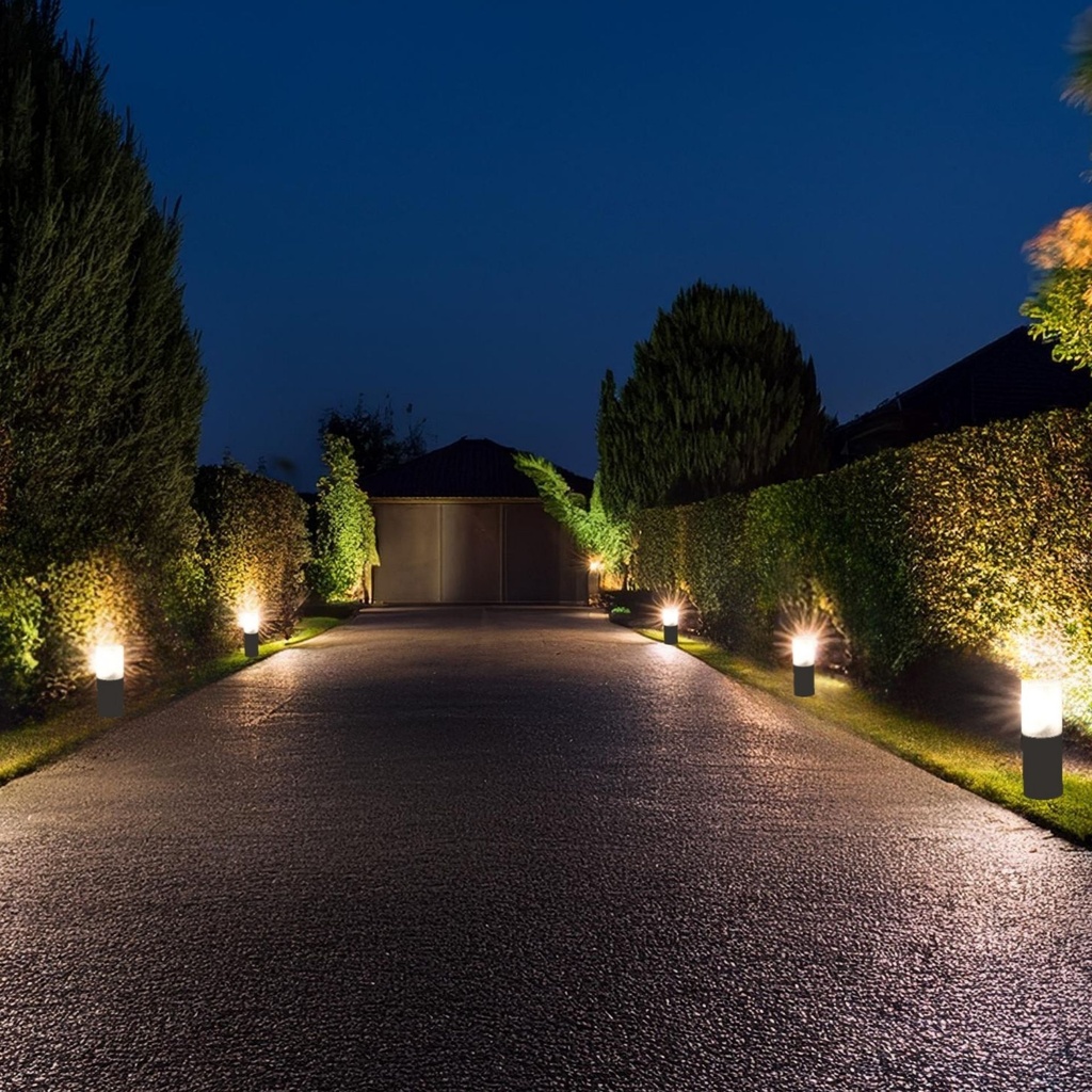 4235 - Borne Noire Ø 11,4cm + Piquet Ht 80cm